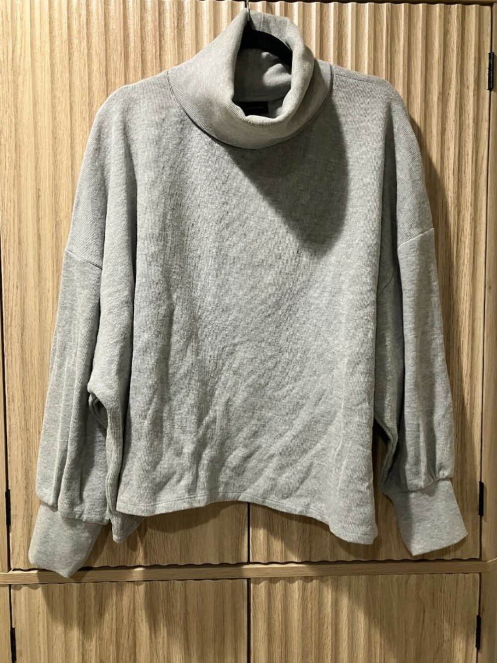 Who What Wear Gray Cropped Turtleneck Sweater (L)